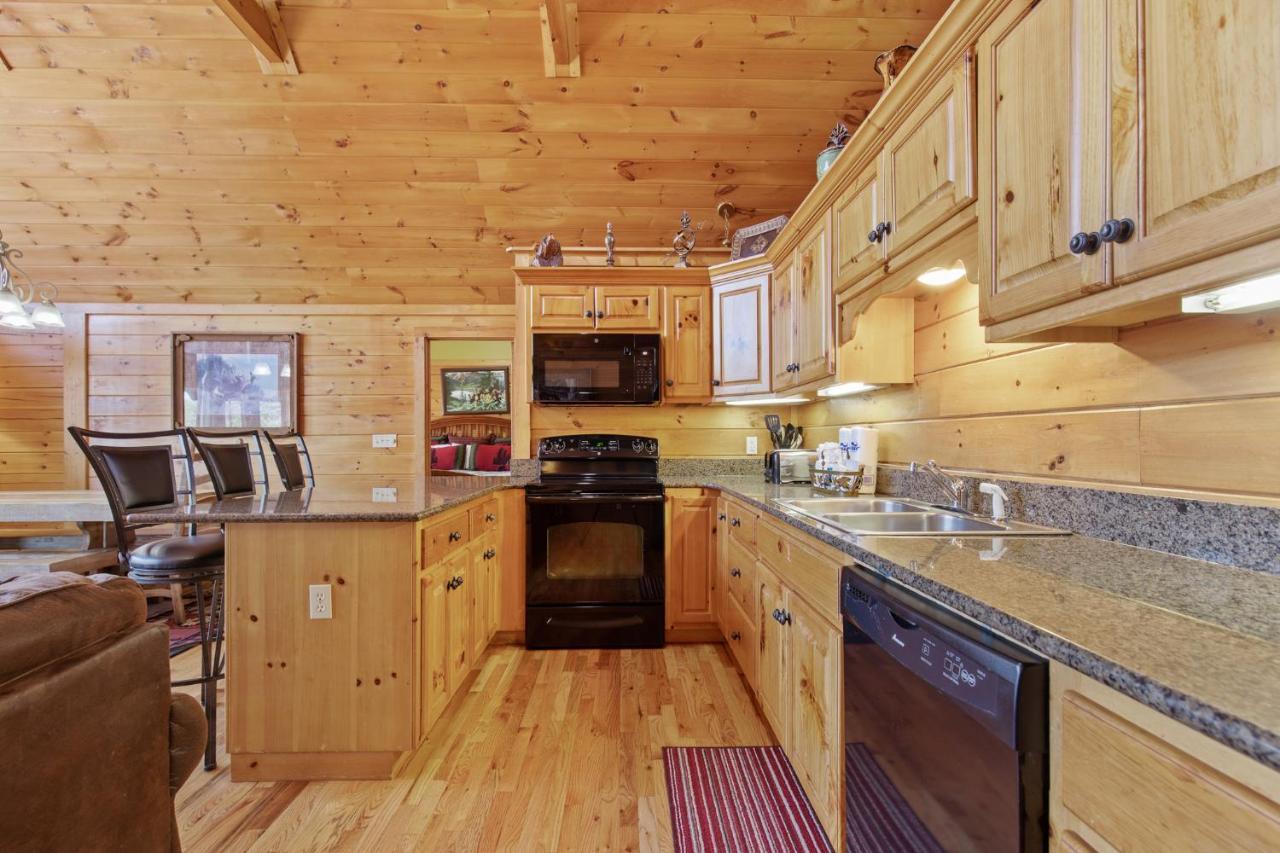 Above The Clouds, 4 Bedrooms, Pool Access, Private, Gaming, Sleeps 16 Gatlinburg Exteriör bild