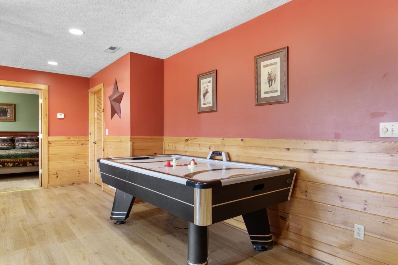 Above The Clouds, 4 Bedrooms, Pool Access, Private, Gaming, Sleeps 16 Gatlinburg Exteriör bild